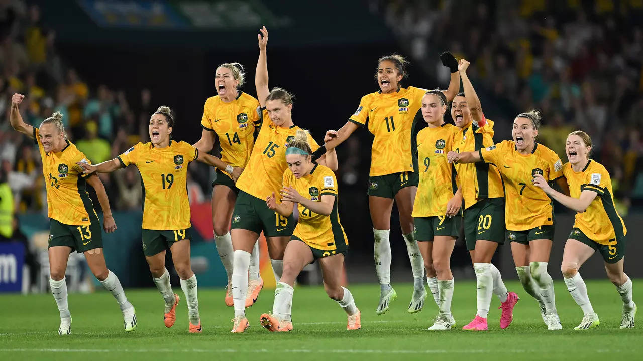 England beat co-hosts Australia to reach Women's World Cup final