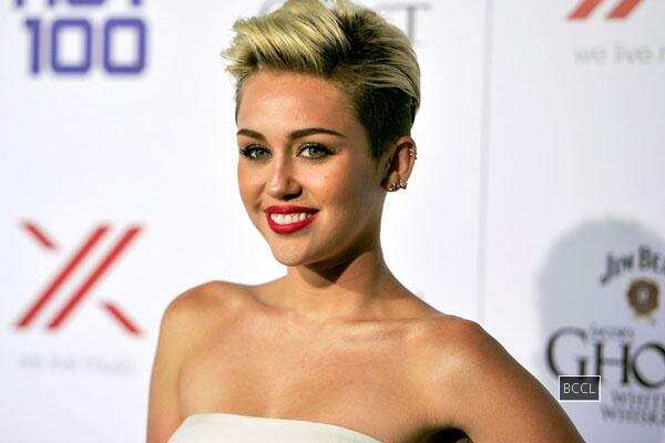 Miley Cyrus Poses Nude