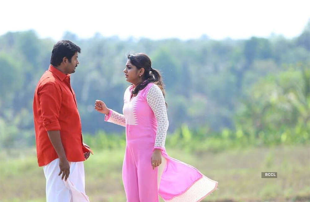 A still from Angane Thanne Nethave Anchettennam Pinnale