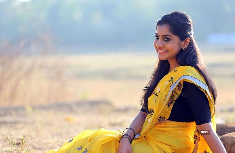 A still from Angane Thanne Nethave Anchettennam Pinnale