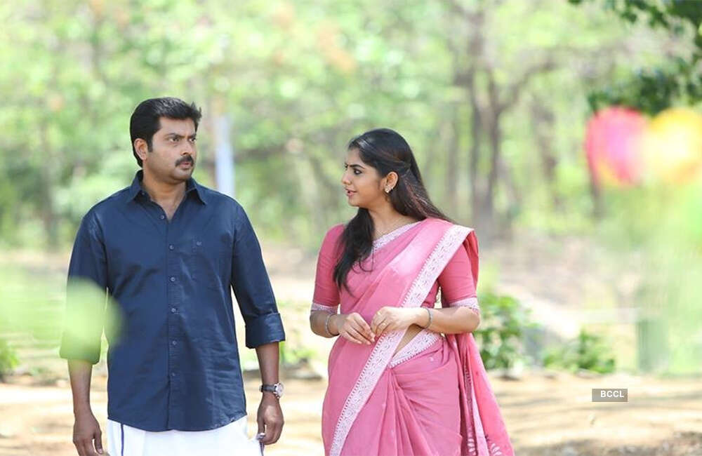 A still from Angane Thanne Nethave Anchettennam Pinnale