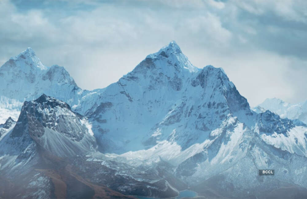 A still from Himalayathile Kashmalan