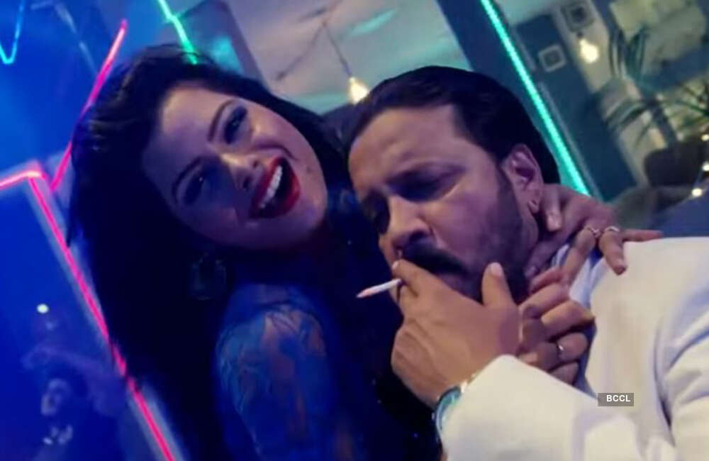 A still from Dele Dhara Katha Sare