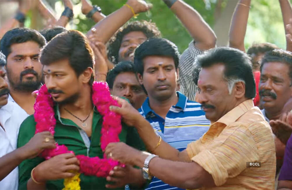 A still from Podhuvaga En Manasu Thangam