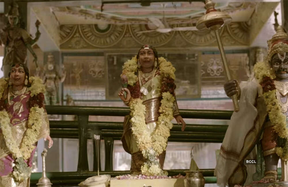 A still from Podhuvaga En Manasu Thangam