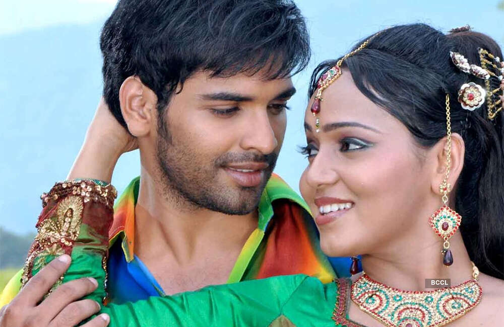A still from Ullam Ullavarai