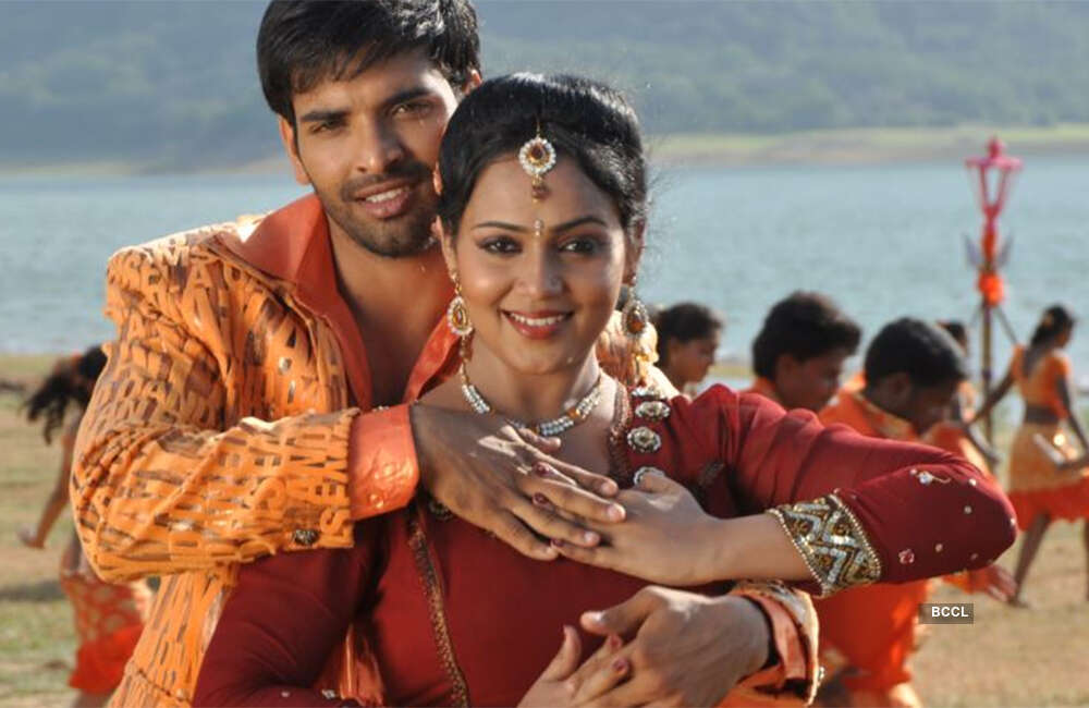 A still from Ullam Ullavarai