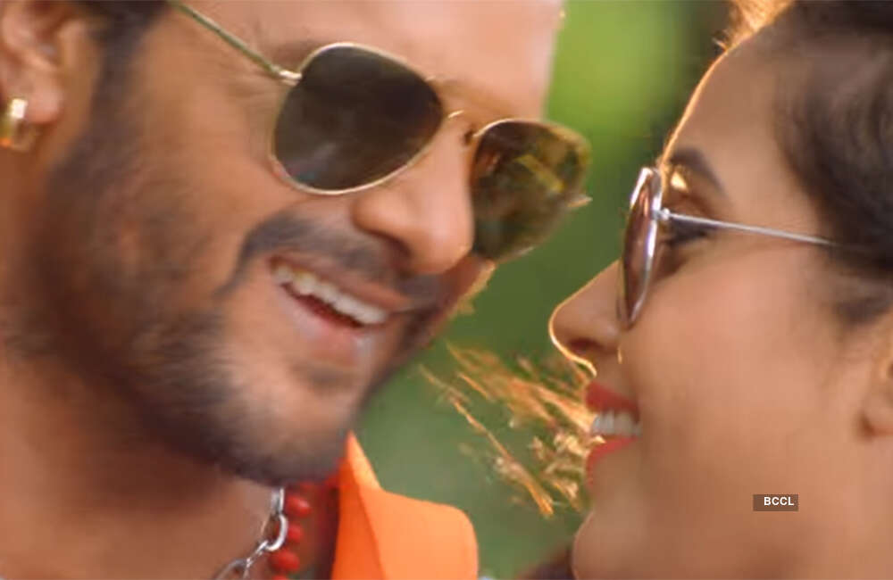 A still from Mai Sehra Bandh Ke Aaunga
