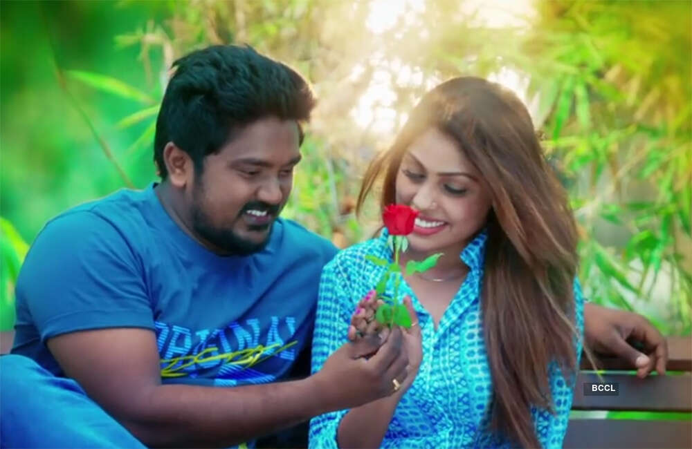 A still from Aalukku Paathi 50/50