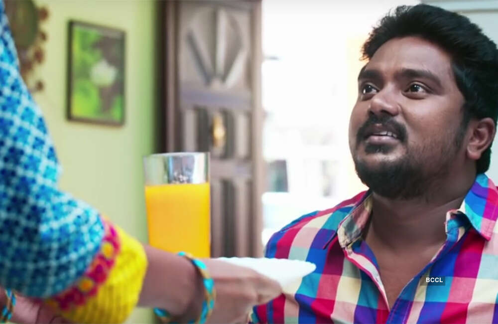 A still from Aalukku Paathi 50/50