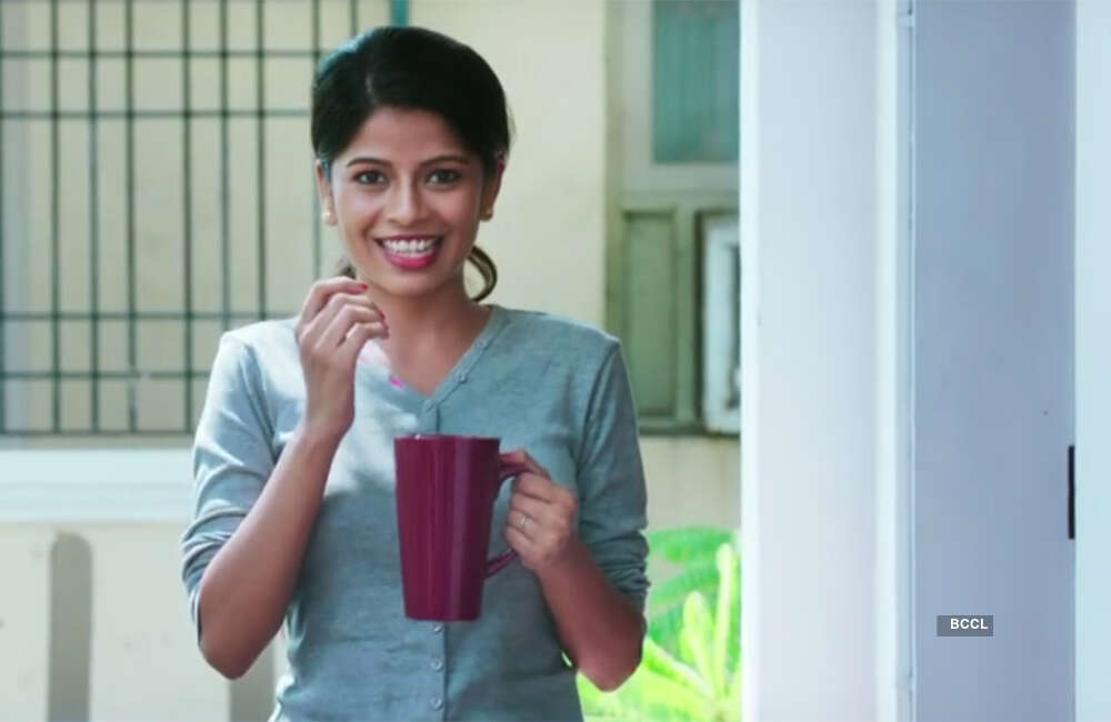 A still from Aalukku Paathi 50/50