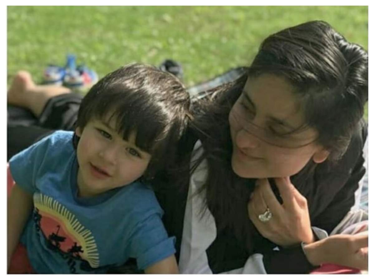 This Endearing Picture Of Kareena Kapoor Khan With Taimur Will Bring A Smile On Your Face - Times Of India