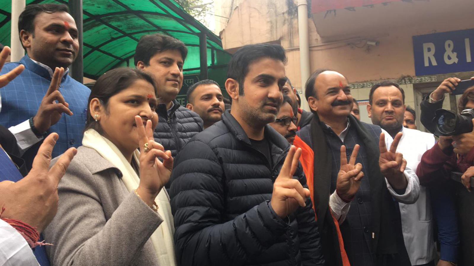 Assembly Polls Delhi Mp Gautam Gambhir Accompanies Bjp Candidates As