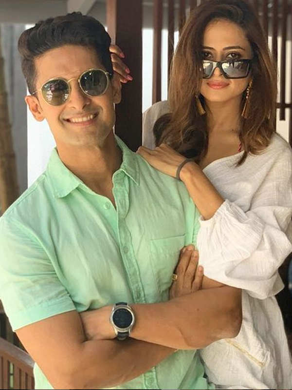 Ravi Dubey And Sargun Mehta Ring In Their 7th Wedding Anniversary The