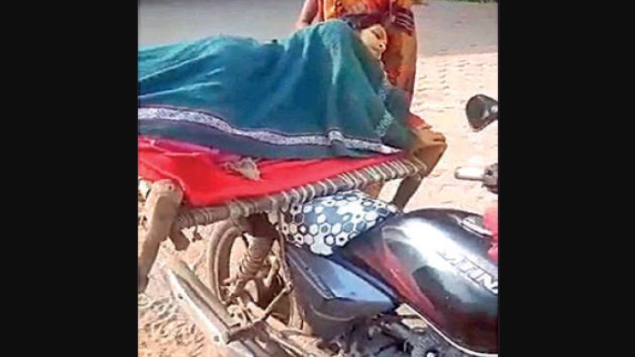 Madhya Pradesh: Woman taken to hospital on cot tied to…