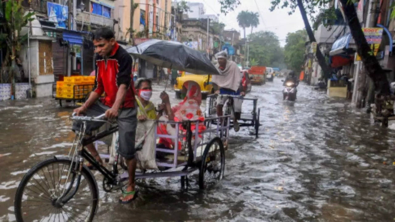 Cyclone Jawad Heavy Rain Leaves Streets In Kolkata