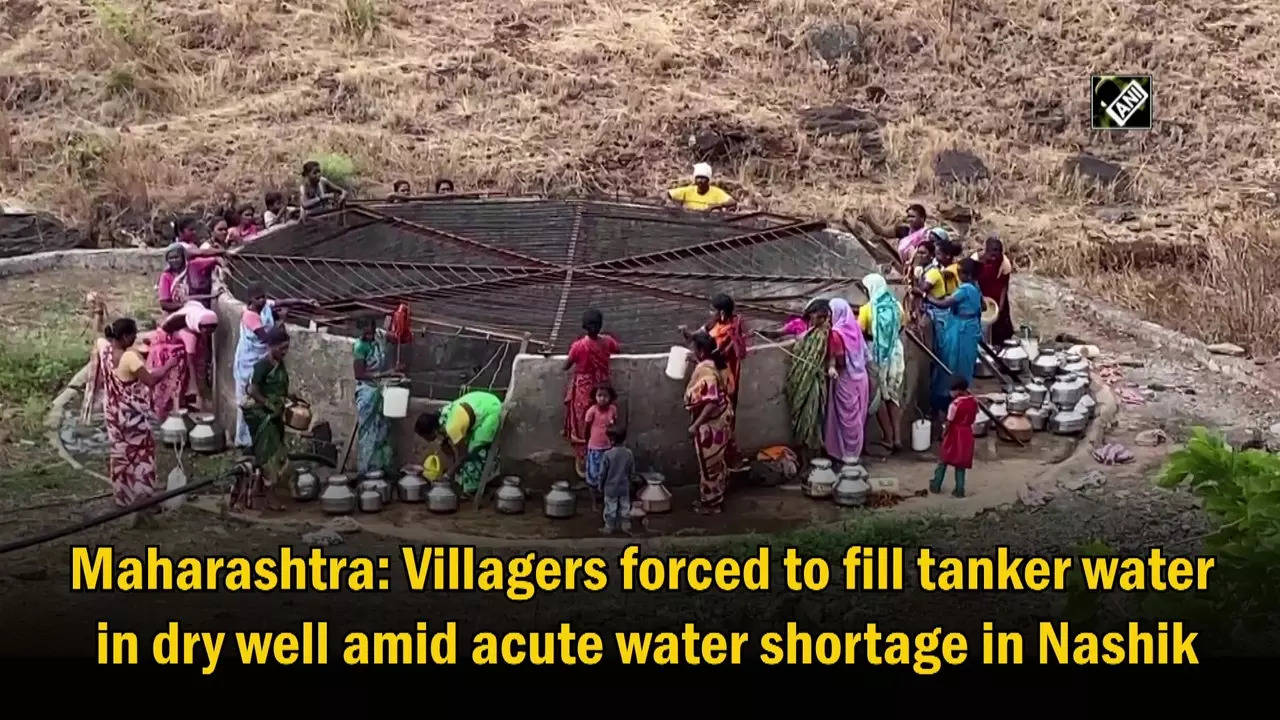 Maharashtra Maharashtra Villagers Forced To Fill Tanker Water In Dry