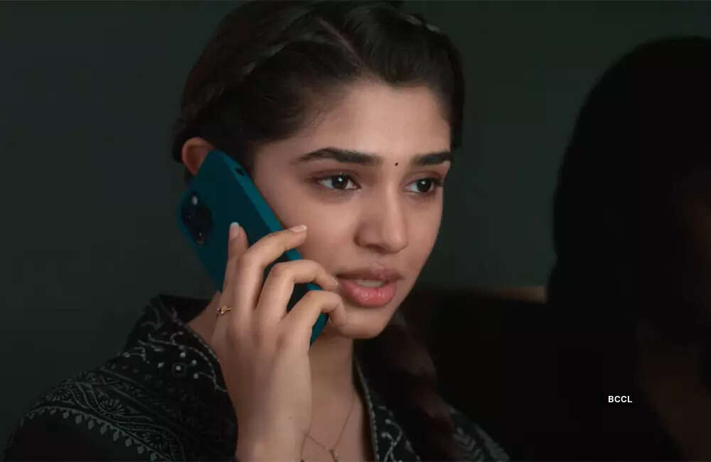 ​Aa-Ammayi-Gurinchi-Meeku-Cheppali​4