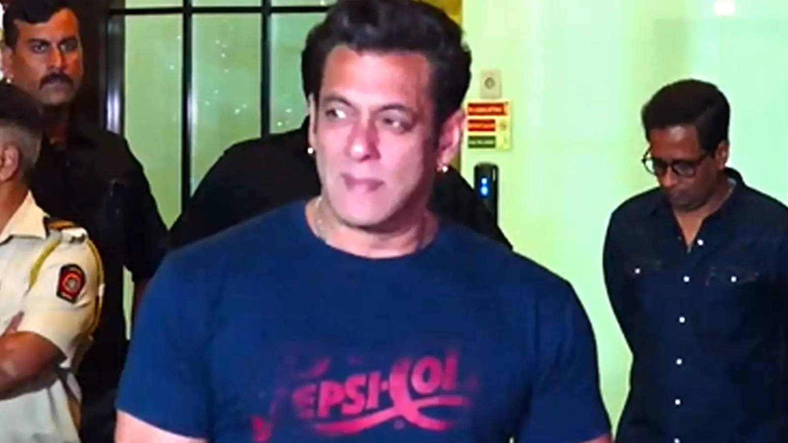 Salman Khan S First Public Appearance After Recovering From Dengue