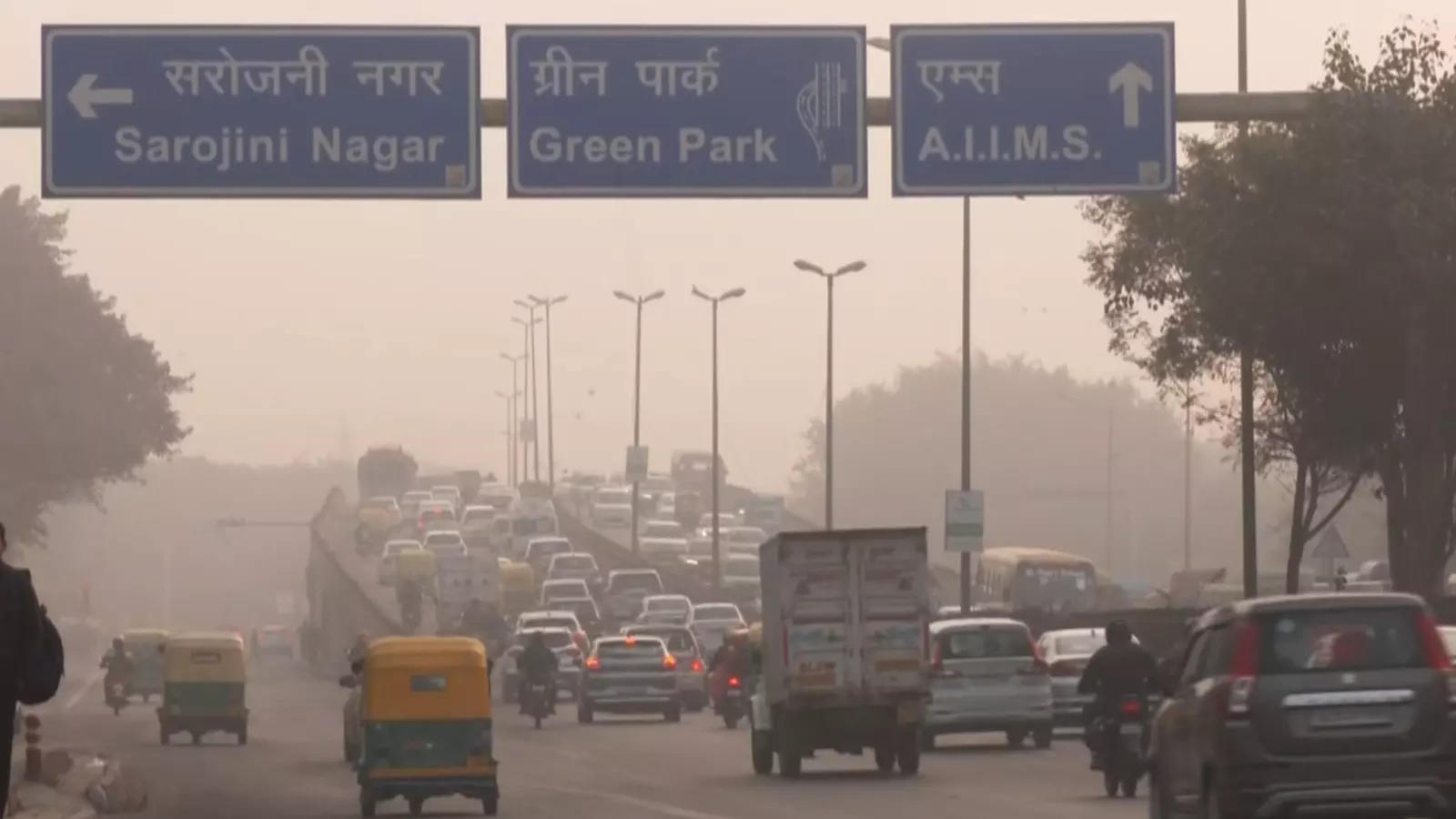 Smog Engulfs Delhi Air Quality Enters Very Poor Category