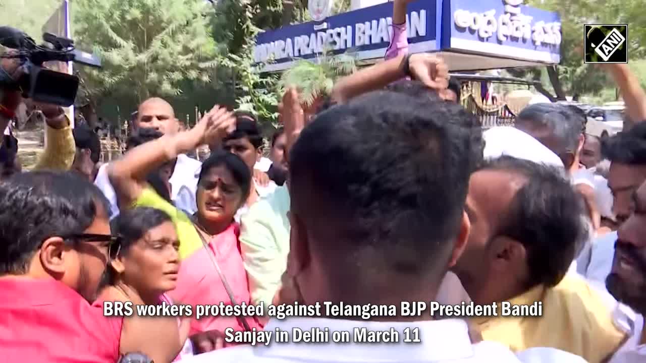 Delhi Brs Workers Protest Against Telangana Bjp President Bandi Sanjay