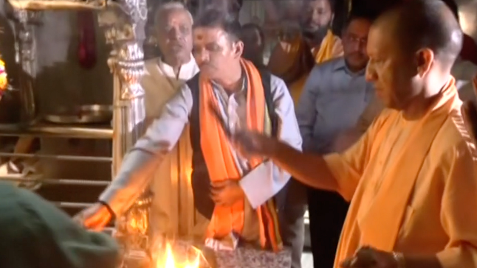 Up Cm Yogi Offers Prayer At Kaal Bhairav Vishwanath Temple In Varanasi