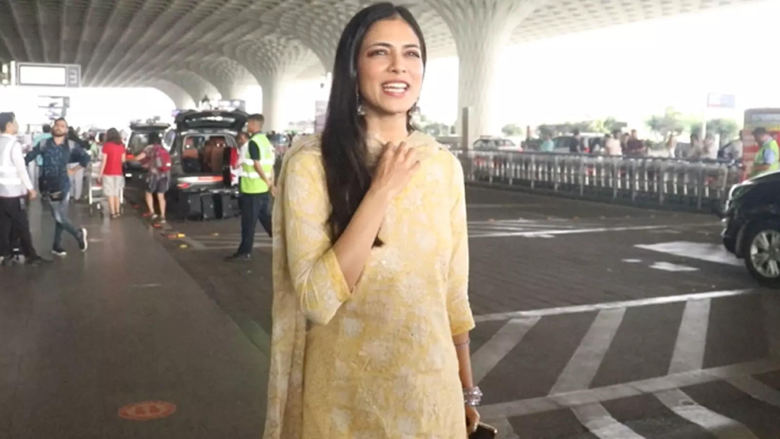 Malavika Mohanan Flaunts Her Desi Avatar In Salwar Suit Cautions Paps