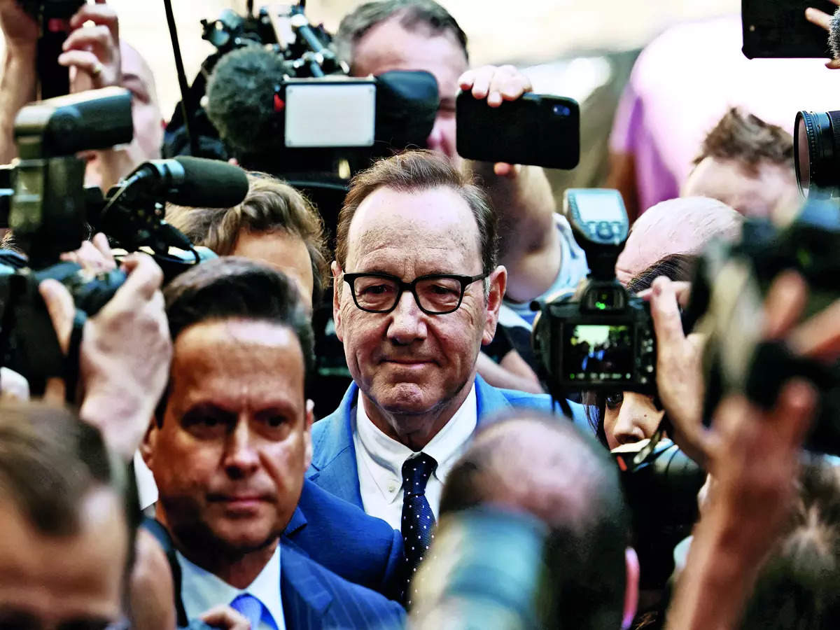 Spacey Spacey Strenuously Denies Sex Charges Granted Bail