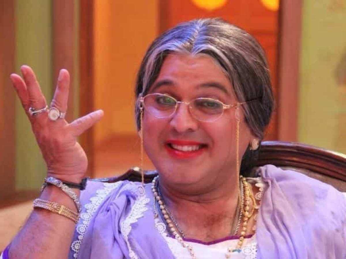 The Kapil Sharma Show fame Ali Asgar aka Daadi caught shopping from the ladies section at the airport  wa - Times of India