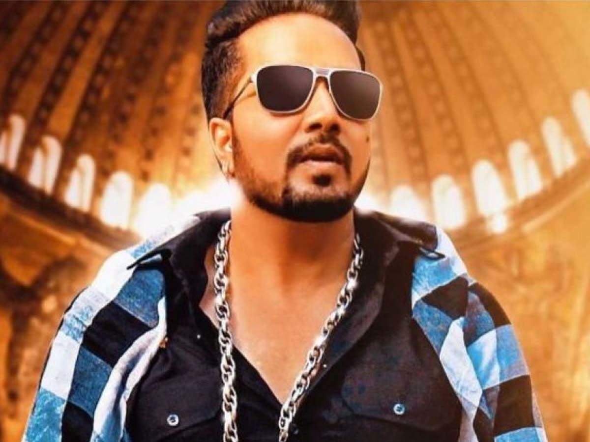 Singer Mika Singh Banned By All India Cine Workers Association In The Wake Of His Performance For Pervez - Times Of India