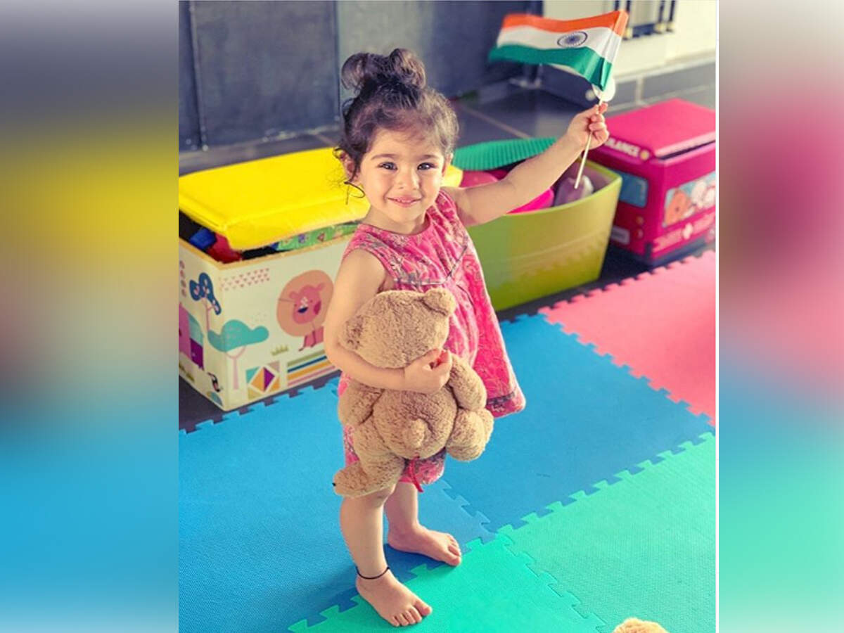 Soha Ali Khan shares a cute picture of Inaaya wishing Happy Independence Day - Times of India