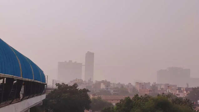Delhi pollution update: Capital chokes as AQI hits hazardous levels; Government deploys anti-smog guns Delhi pollution update: Capital chokes as AQI hits hazardous levels; Government deploys anti-smog guns