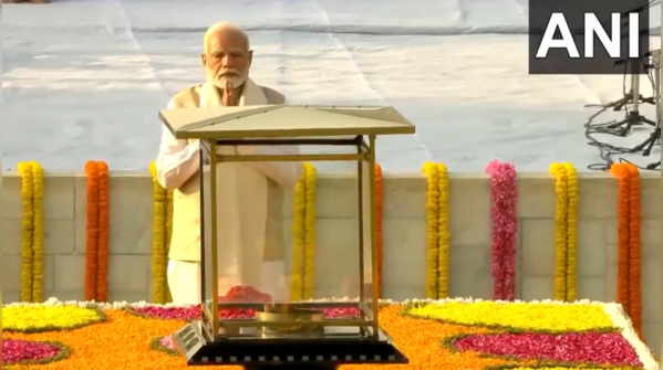 PM Modi pays tribute to Mahatma Gandhi and Lal Bahadur Shastri