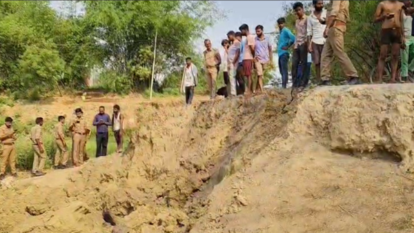 5 women buried alive, 3 injured during mudslide in Kaushambi while digging for house construction