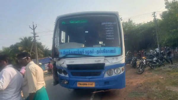 4 dead, 3 injured in govt bus-tourist van collision in Tamil Nadu