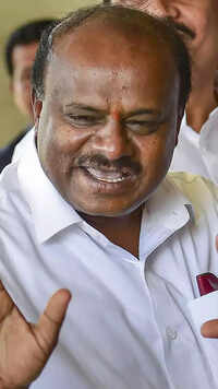 <i class="tbold">hd kumaraswamy</i>