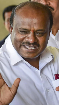 <i class="tbold">hd kumaraswamy</i>