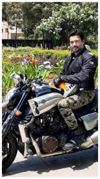 <i class="tbold">r.madhavan</i>