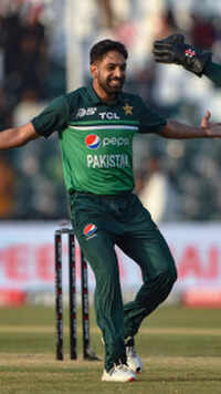 <i class="tbold">haris rauf</i>