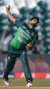 <i class="tbold">haris rauf</i>