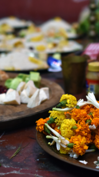 Why donating is important in <i class="tbold">pitru paksha</i> Shradh?