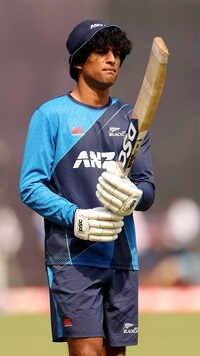 <i class="tbold">rachin ravindra</i>