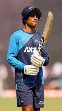 <i class="tbold">rachin ravindra</i>