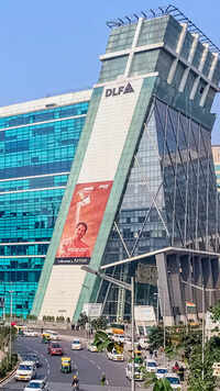 <i class="tbold">gurgaon</i>
