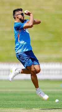 <i class="tbold">umran malik</i>