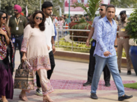 <i class="tbold">anil ambani</i>