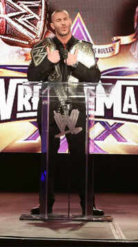 <i class="tbold">randy orton</i>