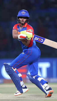 <i class="tbold">shafali verma</i>
