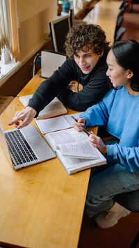 <i class="tbold">social media addiction</i>