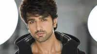 <i class="tbold">nishant singh</i>